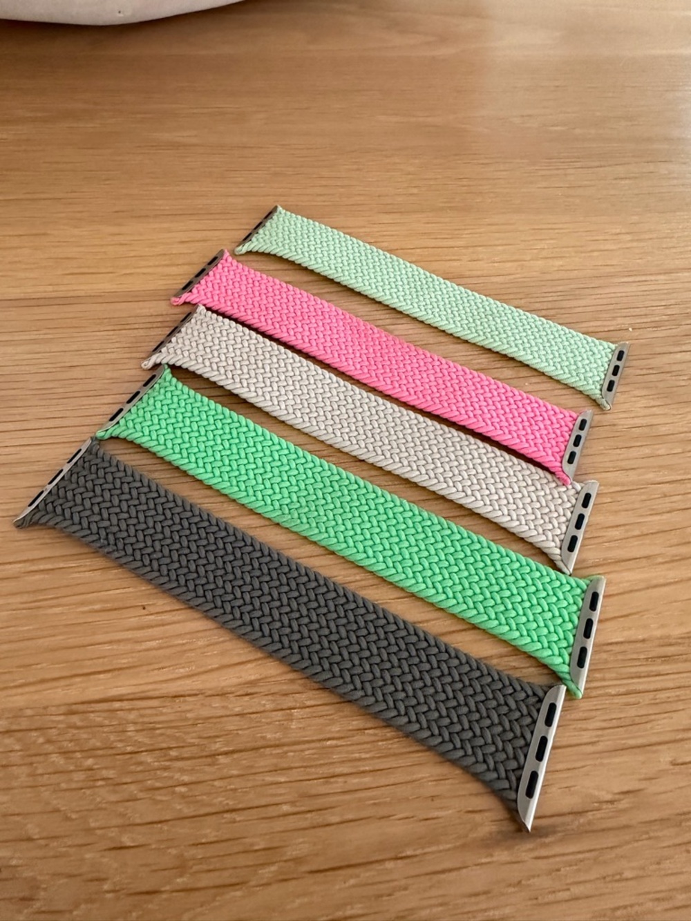 Apple Braided Solo Loop Watch Band in Taupe. Size 4. 41mm - Picture 3 of 3